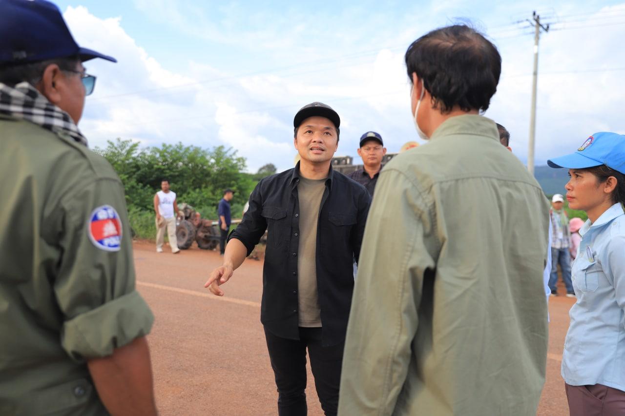អភិបាលស្រុកបន្ទាយស្រីបានបញ្ជាក់ថា ប្រជាពលរដ្ឋប្រមាណ ៥ពាន់នាក់ហើយ ដែលបានចាកចេញពីដីចម្ការរបស់លោក ខឹម វាសនា