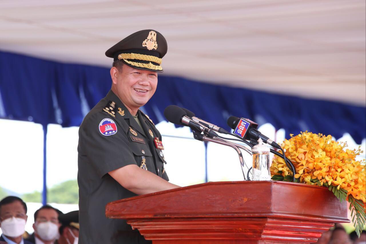 ឧត្តមសេនីយ៍ឯក ហ៊ុន ម៉ាណែត កោតសរសើរបញ្ជាការដ្ឋានកងអង្គរក្ស ដែលបានខិតខំបំពេញភារកិច្ចការពារឯករាជ្យ អធិបតេយ្យ និងបូរណភាពទឹកដី