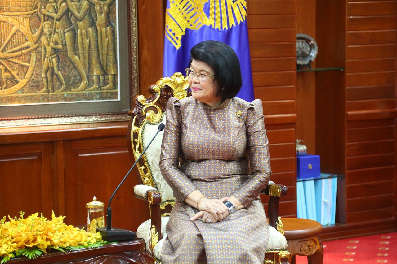 លោកជំទាវកិត្តិសង្គហបណ្ឌិត ឃួន សុដារី អនុញ្ញាតឱ្យប្រតិភូក្រុមប្រឹក្សាទឹក អាស៊ី ចូលជួបសម្តែងការគួរសម និងពិភាក្សាការងារ