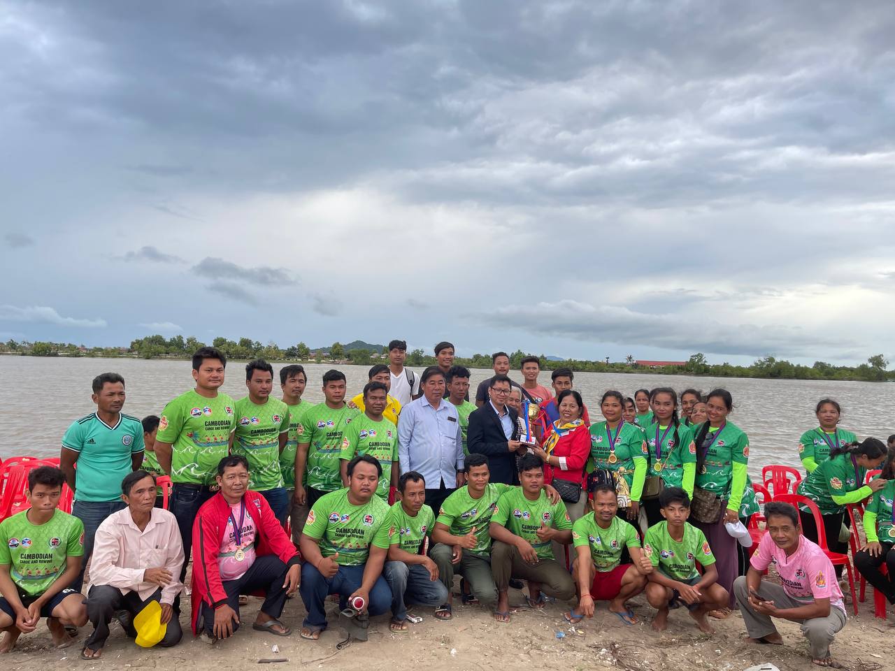 ក្រុមប្រណាំងទូកនារី ខេត្តកណ្ដាល នូវតែរក្សាភាពខ្លាំង ការពារបានដំណែងជើងឯកដោយជោគជ័យការប្រកួតជើងឯកថ្នាក់ជាតិ ពានរង្វាន់សម្ដេចក្រឡាហោមលើកទី៩