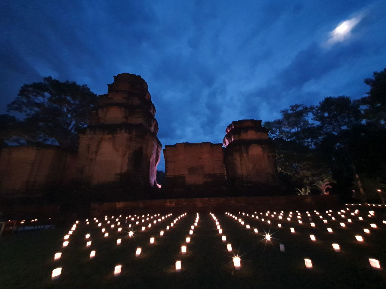 កម្ពុជារៀបចំកម្មវិធីពិសារអាហារពេលល្ងាចនៅប្រាសាទក្រវ៉ាន់ទឹកដីអង្គរខេត្តសៀមរាប សម្រាប់ភ្ញៀវបរទេសដែលបានចូលរួម សន្និសីទអន្តរជាតិ ស្តីពីការការពារ និងការទប់ស្កាត់ការជួញដូរ ចរាចរ សម្បតិ្តវប្បធម៌ខុសច្បាប់ ទស្សនៈពីអាស៊ាន