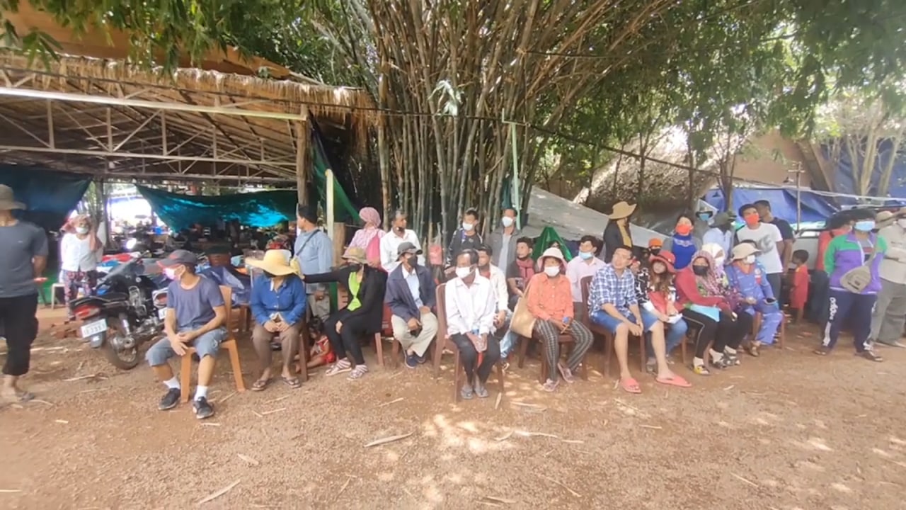 គិតត្រឹមរសៀលថ្ងៃទី ០៧ កញ្ញា មនុស្សក្នុងចំការលោក ខឹម វាសនា សល់ប្រមាណ ៤០០នាក់ប៉ុណ្ណោះ