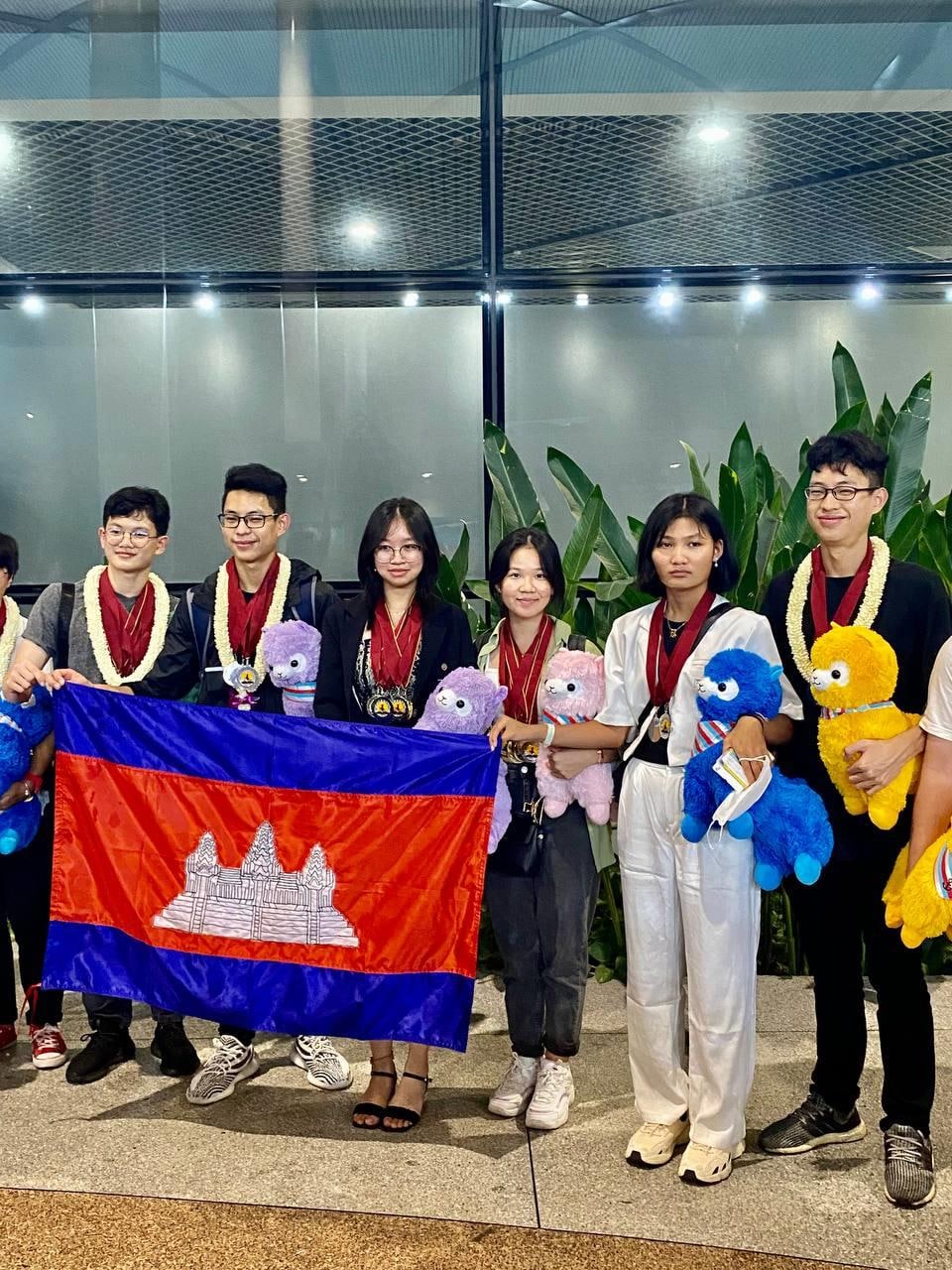 មោទនភាពកម្ពុជា ! សិស្សសាលាអន្តរជាតិ ស៊ី អាយ អេ ហ្វឺសត៍ ចំនួន៥រូប ក្នុងចំណោមសិស្សជាង ១,០០០នាក់មកពីជាង ២០ប្រទេស ទទួលបានមេដាយ និងពានរង្វាន់ជាច្រើនពីការប្រកួត World Scholar’s Cup (WSC) វគ្គ Global Round នៅថៃ