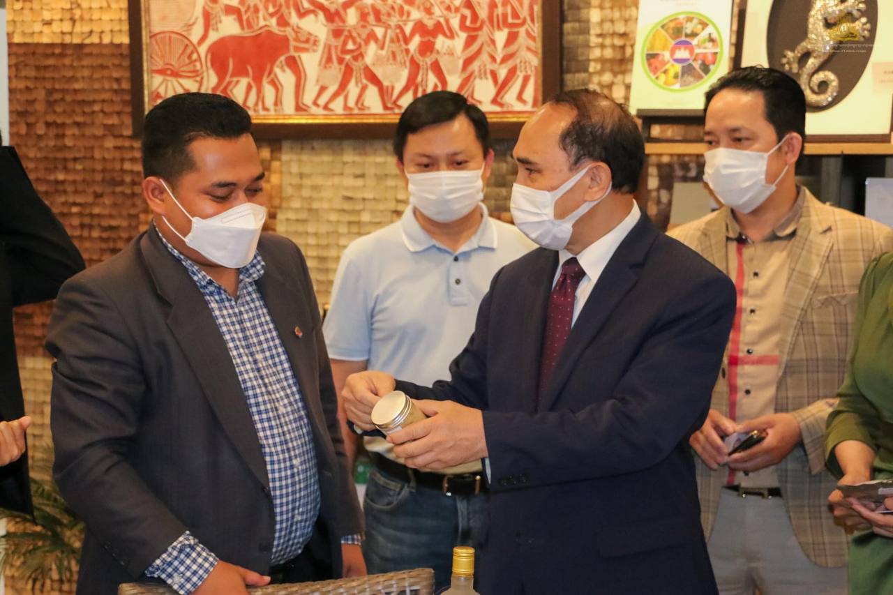 ឯកឧត្ដម ទុយ រី ទទួលជួបតំណាងក្រុមហ៊ុន FIS Co.,Ltd ដើម្បីស្វែងយល់ពីឱកាសធ្វើពាណិជ្ជកម្ម និងវិនិយោគនៅកម្ពុជា
