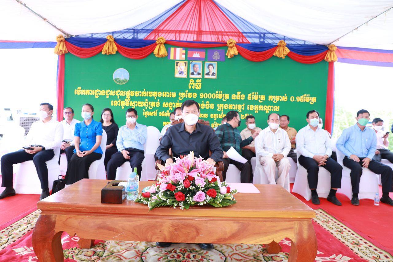 បើកការដ្ឋានជួសជុលផ្លូវចាក់បេតុង ក្នុងសង្កាត់កោះអន្លង់ចិន
