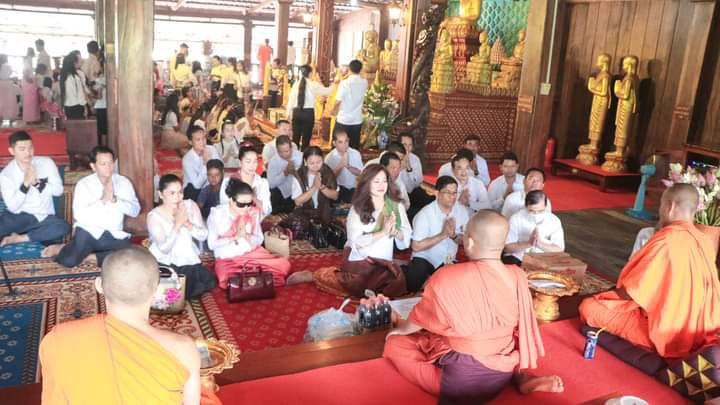 ថ្នាក់ដឹកនាំខេត្តរតនគិរីអញ្ជើញកាន់បិណ្ឌទី ១ នៅវត្តឥសាន្តរតនារាម (វត្តភ្នំស្វាយ)