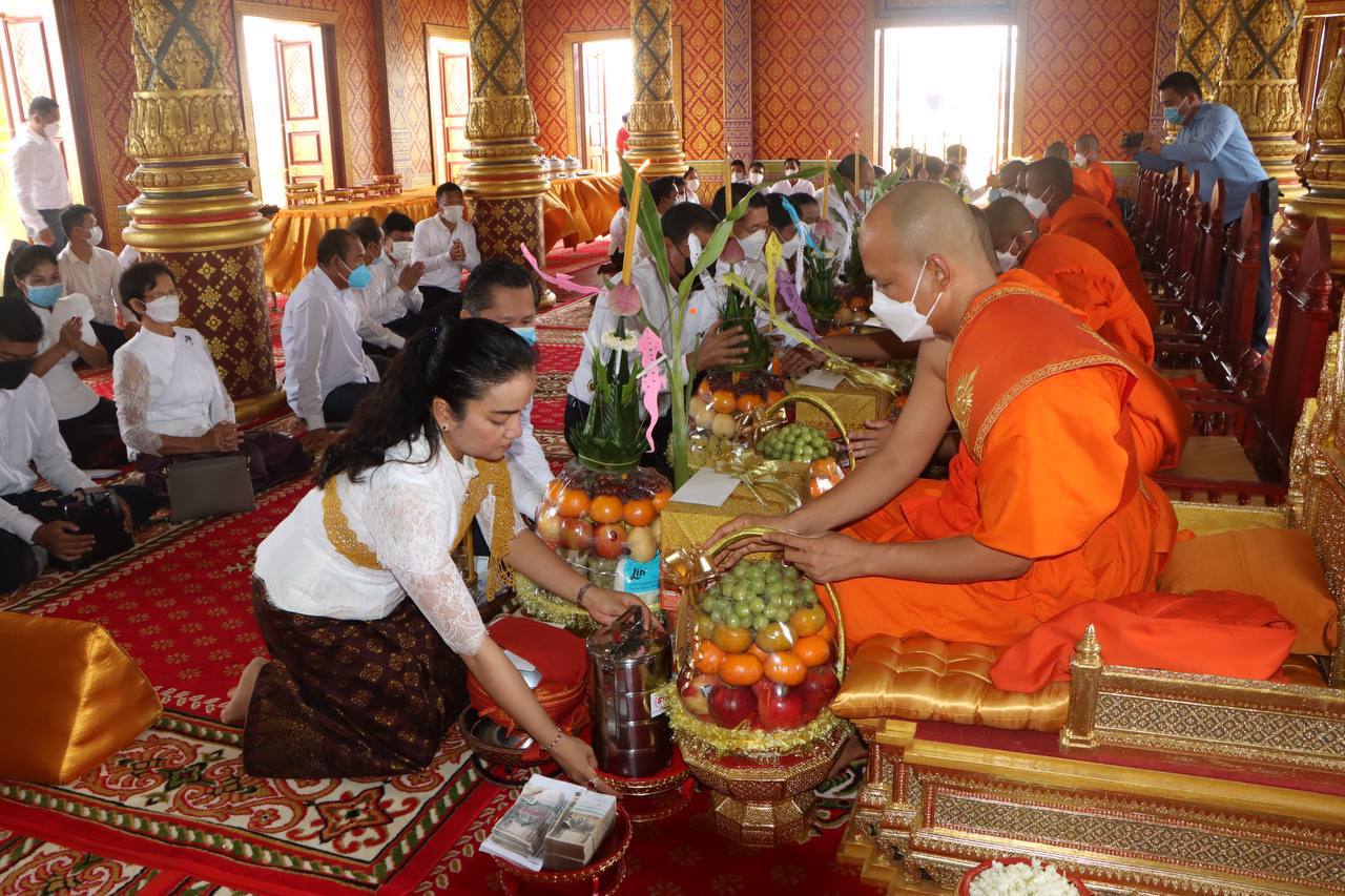 អ្នកសេដ្ឋកិច្ចមើលឃើញថា ពិធីបុណ្យកាន់បិណ្ឌ និងភ្ជុំបិណ្ឌនឹងជួយ ជំរុញសេដ្ឋកិច្ចកម្ពុជាបានច្រើន