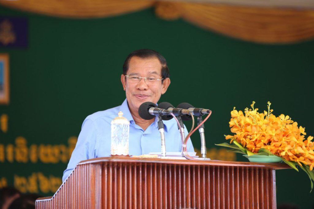 ព្រឹកនេះសម្តេចតេជោ ហ៊ុន សែន អញ្ជើញជួបសំណេះសំណាល ជាមួយប្រជាពលរដ្ឋស្ម័គ្រចិត្តរស់នៅក្នុងភូមិធម្មជាតិរុនតាឯក