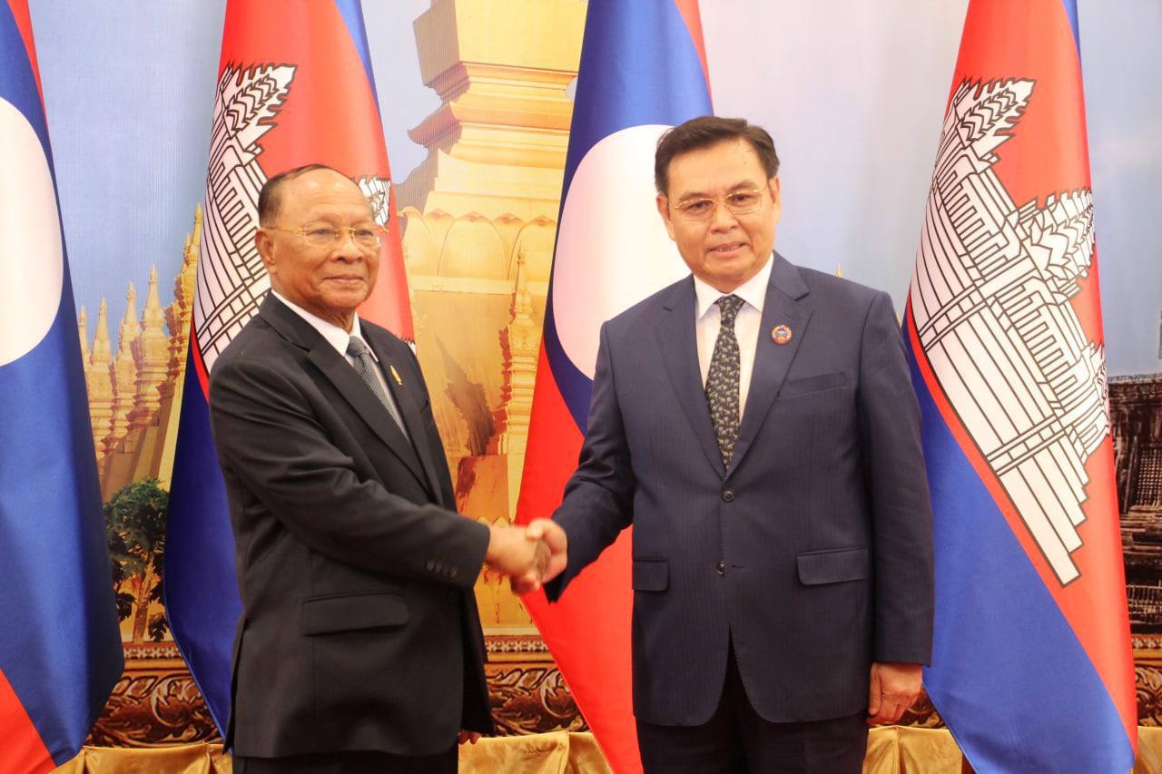 សម្តេចចក្រី ហេង សំរិន អញ្ជើញបំពេញទស្សនកិច្ចផ្លូវការនិងមិត្តភាពនៅប្រទេសឡាវក្រោយបញ្ចប់ទស្សនកិច្ចនៅប្រទេសវៀតណាម