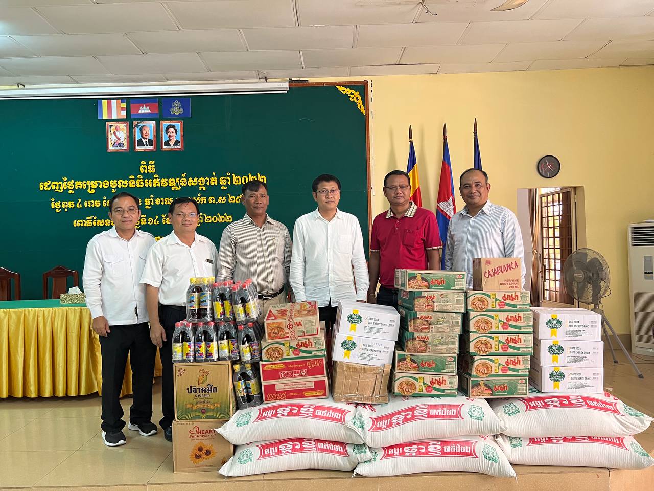 ក្រុមហ៊ុន ចំរើនសម្បត្តិ ផ្តល់អំណោយ ជូនអភិបាល ខណ្ឌពោធិ៍សែនជ័យ សម្រាប់យកប្រគល់ជូនដល់កងទ័ព និងគ្រួសារកងទ័ព