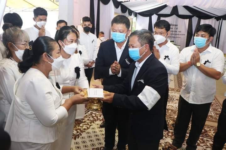 ប្រតិភូអគ្គកុងស៊ុលវៀតណាម ប្រចាំខេត្តមណ្ឌលគិរី រតនគិរី និងខេត្តក្រចេះ អញ្ជើញដាក់កម្រងផ្កា គោរពវិញ្ញាណក្ខន្ធសព ឯកឧត្តម ប៊ូ ទ្បាំ