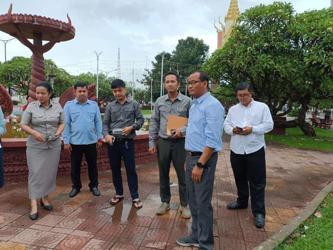 អភិបាលខេត្តកំពង់ឆ្នាំង ដឹកនាំក្រុមការងារចុះពិនិត្យមើលសួនច្បារកង្រី និងសួនវិមានឯករាជ ដើម្បីជួសជុលកែលម្អសោភ័ណភាពនៅពេលខាងមុខ