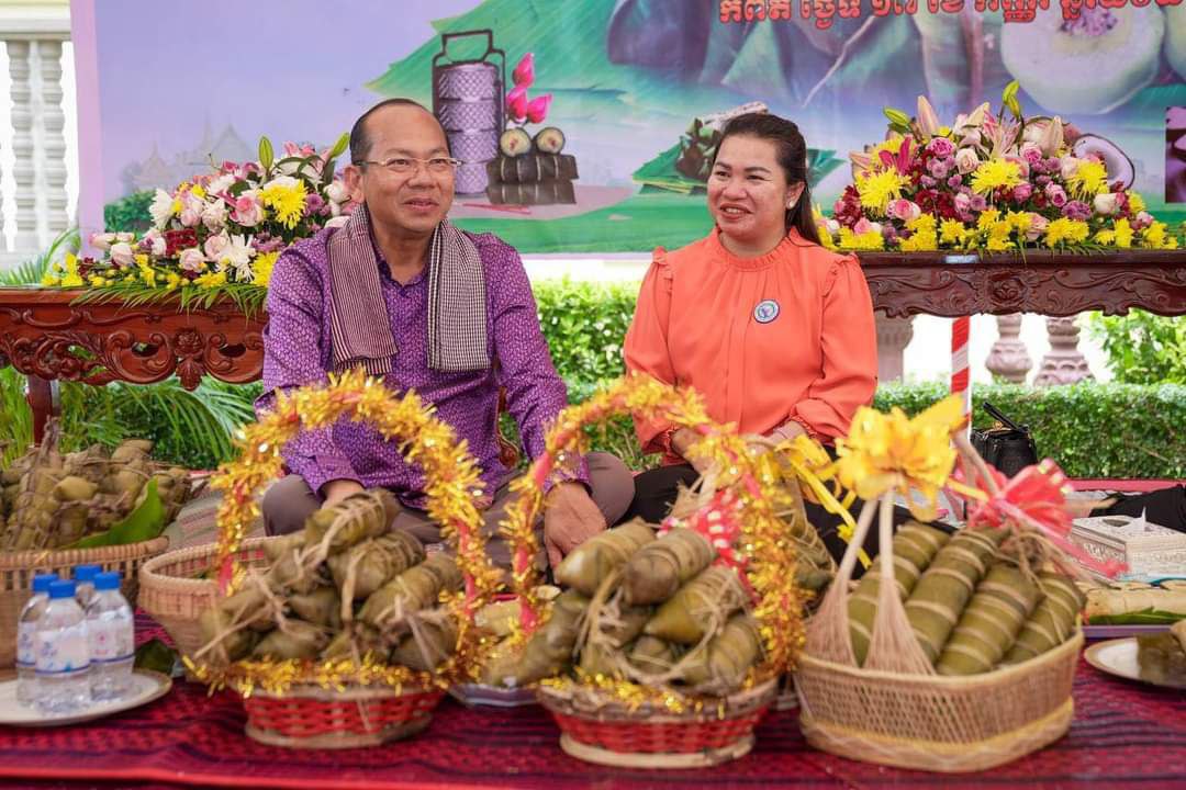 រដ្ឋបាលខេត្តកំពត បង្កើតកម្មវិធីវេចនំអន្សមសាមគ្គី ដើម្បីរួមចំណែកអភិរក្សបង្កើនភាពស្និទ្ធស្នាលនិងបង្កបរិយាកាសសប្បាយរីករាយអបអរពិធីបុណ្យភ្ជុំបិណ្ឌឆ្នាំ២០២២