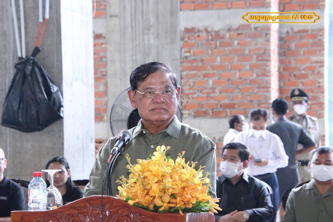 សម្ដេចក្រឡាហោម ស ខេង ឧបនាយករដ្ឋមន្ត្រី អញ្ជើញជួបសំណេះ សំណាល និងផ្ដល់អំណោយជូនក្រុមស្ថាបត្យករ វិស្វករ និងកម្មករ កម្មការិនីចំនួន១៥០០នាក់ ដែលកំពុងសាងសង់អគារទីស្ដីការ ក្រសួងមហាផ្ទៃ