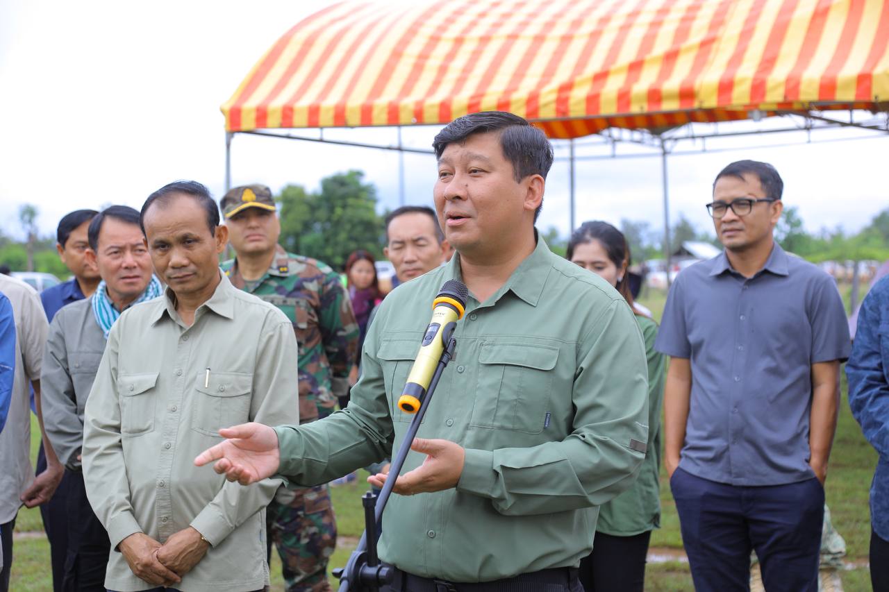 ពិធីដុតបំផ្លាញអាវុធកែច្នៃ និងអន្ទាក់សត្វ ស្ថិតក្នុងសាលាឃុំសៀមបូក ស្រុកសៀមបូក ខេត្តស្ទឹងត្រែង