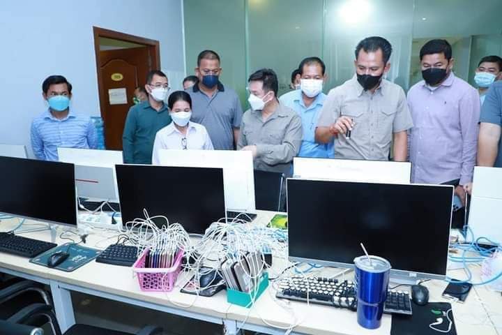 អាជ្ញាធរខេត្តកណ្តាល សម្រេចបិទទីតាំងល្បែង online ខុសច្បាប់មួយកន្លែង នៅក្រុងតាខ្មៅ ដោយឃាត់ខ្លួន ជនជាតិចិន បានជាង ៧០នាក់