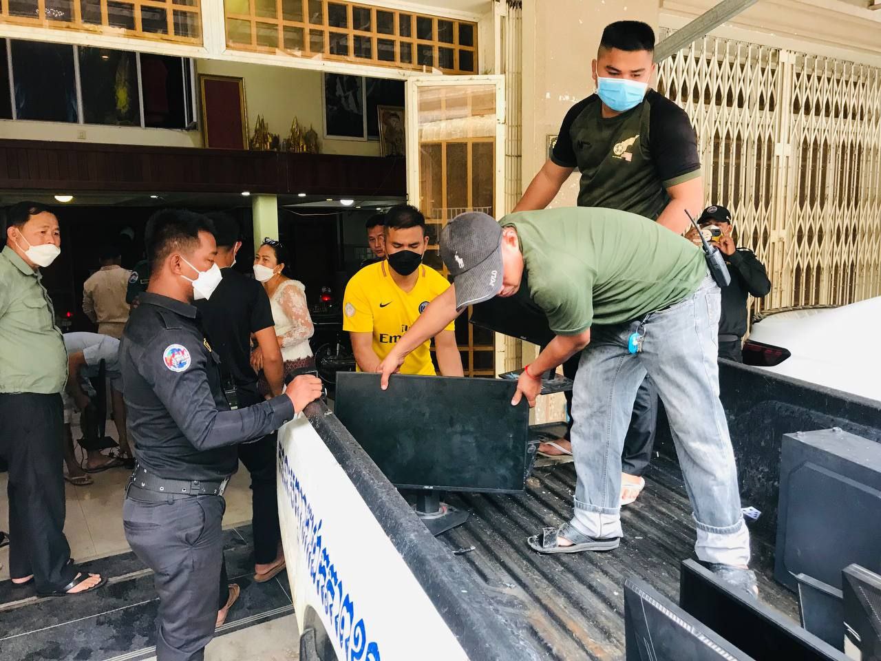 កម្លាំងគណៈបញ្ចាការឯកភាពខណ្ឌពោធិ៍សែនជ័យ ចុះបង្ក្រា បទីតាំងហ្គេមអនឡាញមួយកន្លែង ឃាត់ខ្លួនមនុស្ស ១២នាក់ និងដកហូតសម្ភារមួយចំនួន