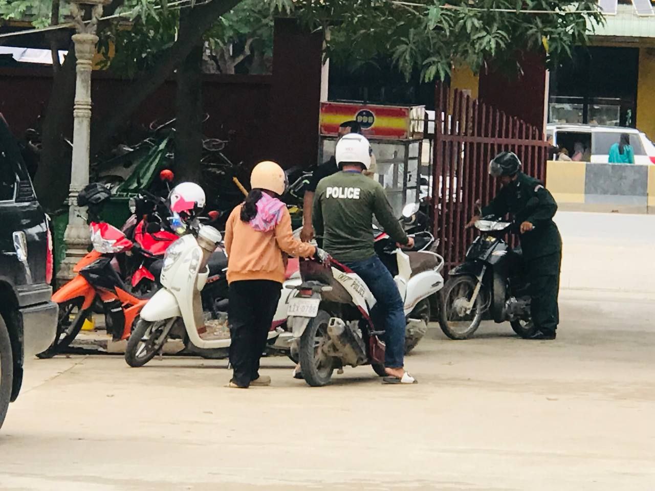 ស្ត្រីម្នាក់ ត្រូវក្រុមចោរឆក់យកកាបូបមានលុយជាង ៣លានរៀលបានសម្រេចនៅខណ្ឌពោធិ៍សែនជ័យ