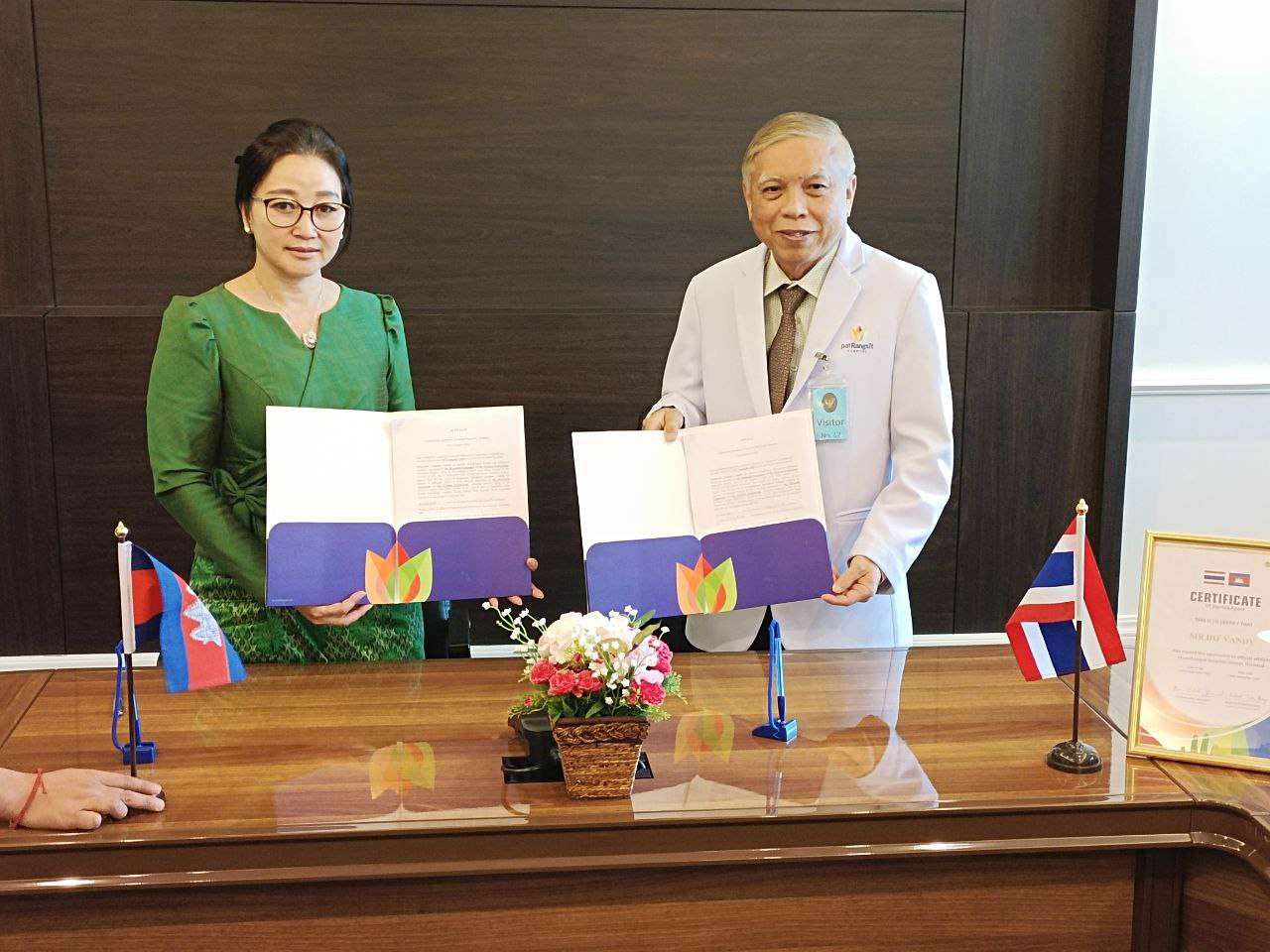 មន្ទីរពេទ្យថៃ Pat Rangsit ចាប់ដៃជាមួយភ្នាក់កម្ពុជាជាង ៣០ ដើម្បីសម្រួលអ្នកជំងឺកម្ពុជា ទៅព្យាបាលនៅប្រទេសថៃ