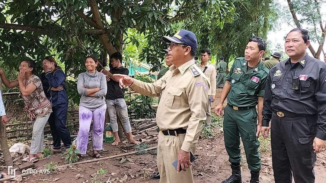 កងកម្លាំងនគរបាល រួមជាមួយ អាជ្ញាធរ កម្លាំងប្រជាការពារ រួមនឹងបងប្អូនប្រជាពលរដ្ឋ បានរួមគ្នាជួយរុះរើ ផ្ទះប្រជាពលរដ្ឋចំនួន ៥ខ្នង ដែលកំពុងប្រឈមនឹងការបាក់ស្រុតច្រាំងចូលទៅក្នុងទឹកទន្លេមេគង្គ ស្ថិតនៅក្នុងភូមិរការធំ ឃុំជីរោទ៍ទី១ ស្រុកត្បូងឃ្មុំ