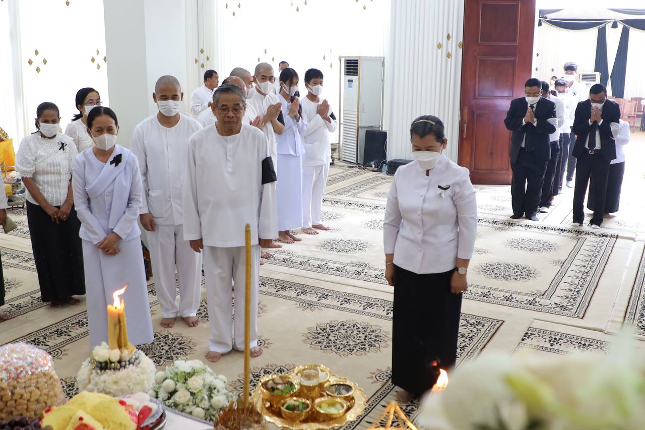 លោកជំទាវកិត្តិសង្គហបណ្ឌិត ម៉ែន សំអន អញ្ជើញគោរពវិញ្ញាណក្ខន្ធសព ព្រឹទ្ធមហាឧបាសិកាពុទ្ធសាសនូបត្ថម្ភក៍ ទន់ ធី