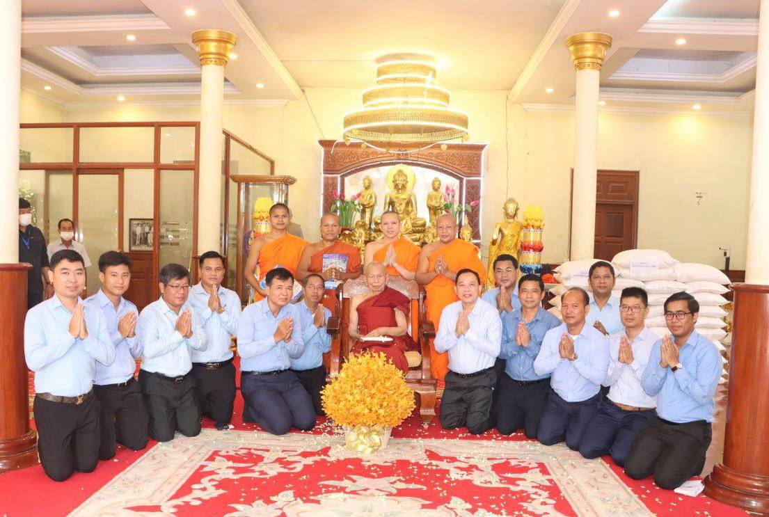 ឯកឧត្តម ចាយ បូរិន សួរព្រះរាជ​សុខភាព និងសុំព្រះរាជឱវាទ ពីសម្តេចព្រះមហាសុមេធាធិបតី កិត្តិឧទ្ទេសបណ្ឌិត នន្ទ ង៉ែត