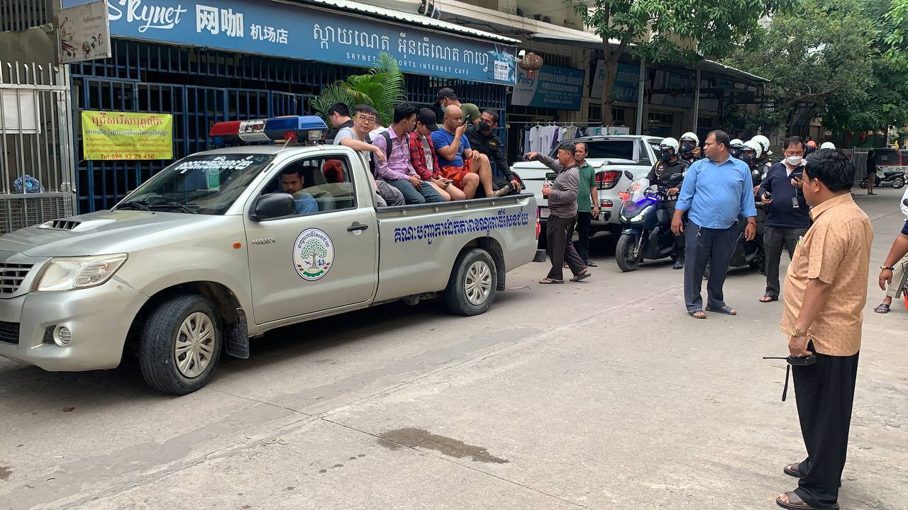 កម្លាំងគណៈបញ្ជាការឯកភាពខណ្ឌពោធិសែនជ័យ បន្តចុះ បង្ក្រាបល្បែងស៊ីសងអ៊ិនធឺណេត ឃាត់ខ្លួនមនុស្ស៧នាក់ និងដកហូតវត្ថុតាងជាច្រើន