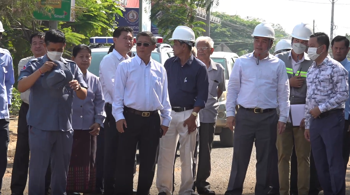 អភិបាលខេត្តកំពង់ចាម ដាក់ផែនការពន្លឿន ឲ្យអ្នកទទួលការសាងសង់គម្រោងវិមានឯករាជ្យ រួចរាល់ នារយៈពេល ១៥ថ្ងៃទៀត