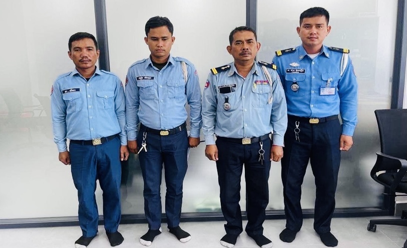 មន្ត្រីចរាចរណ៍ ៤រូប នៅគោលដៅស្តុបទន្លេបាសាក់ បានប្រព្រឹត្តកំហុស ត្រូវបានដកឋានន្តរសក្តិ និងបញ្ឈរជេីង ៣ខែ នៅការិយាល័យបុគ្គលិក