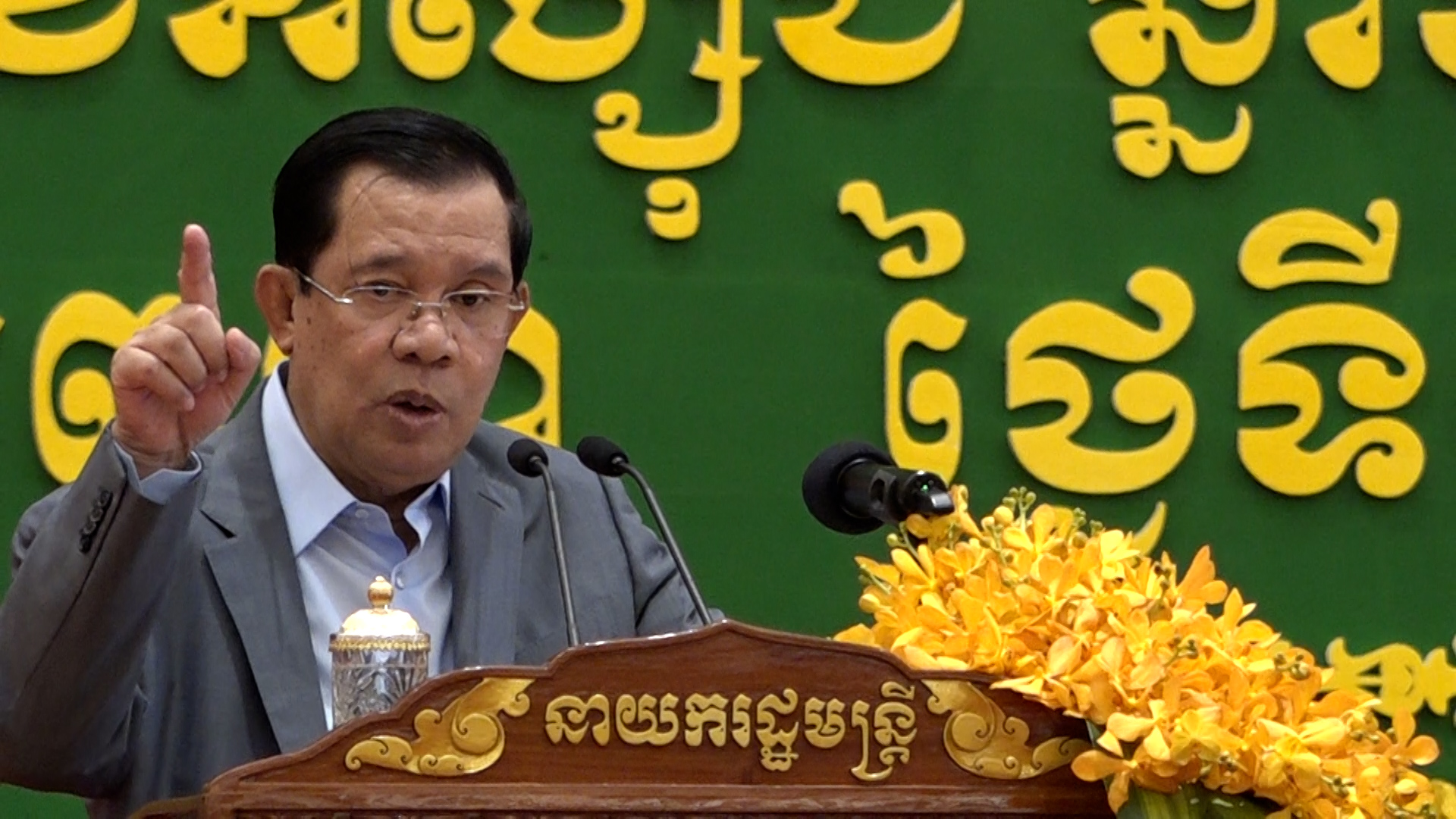 ប័ណ្ណក្រីក្រពលរដ្ឋរុនតាឯក ជាគោលនយោបាយបក្សកាន់អំណាច ដែលនៅជាប់ជួយប្រជា​ជន គ្រប់កាលៈទេសៈ