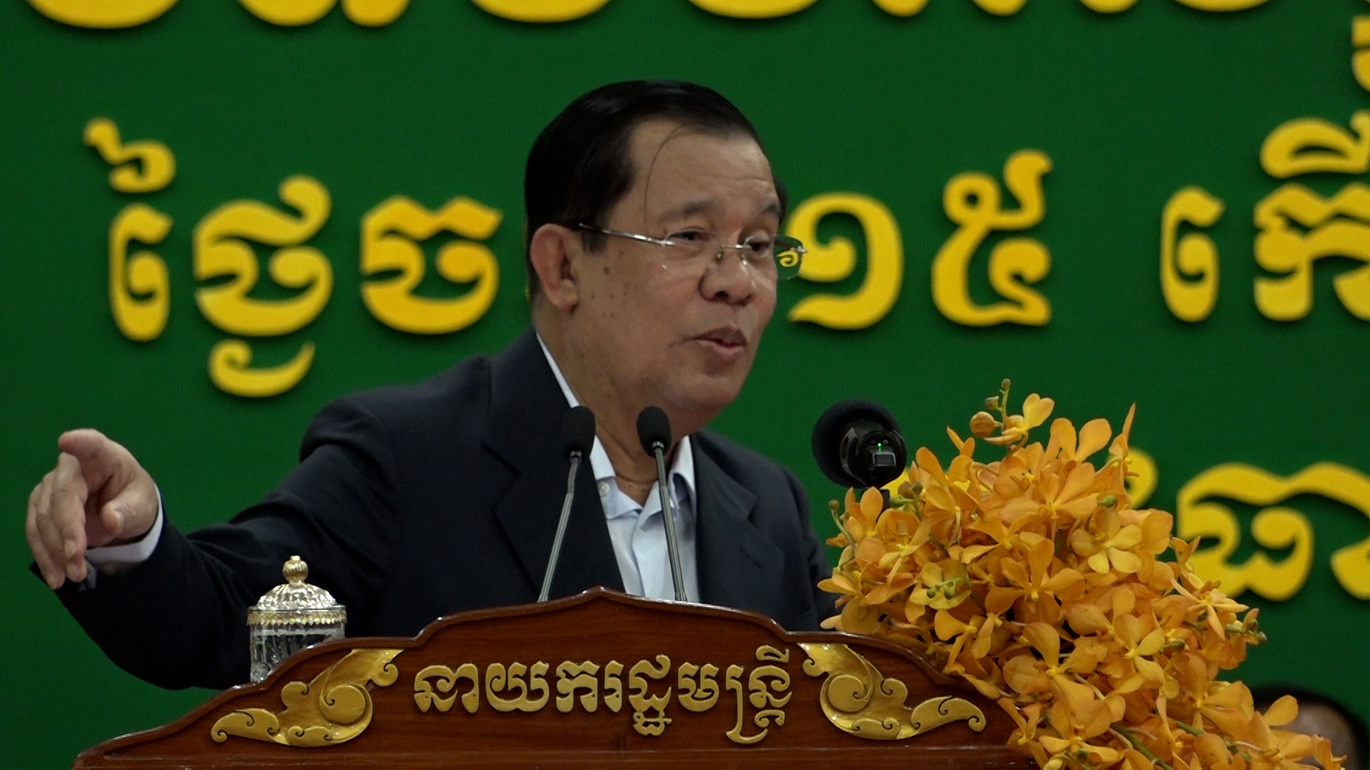 រិះគន់អ្នកបន្តវេនរបស់គណបក្សប្រជាជនកម្ពុជា អ្វីៗនឹងកាន់តែ​លឿន