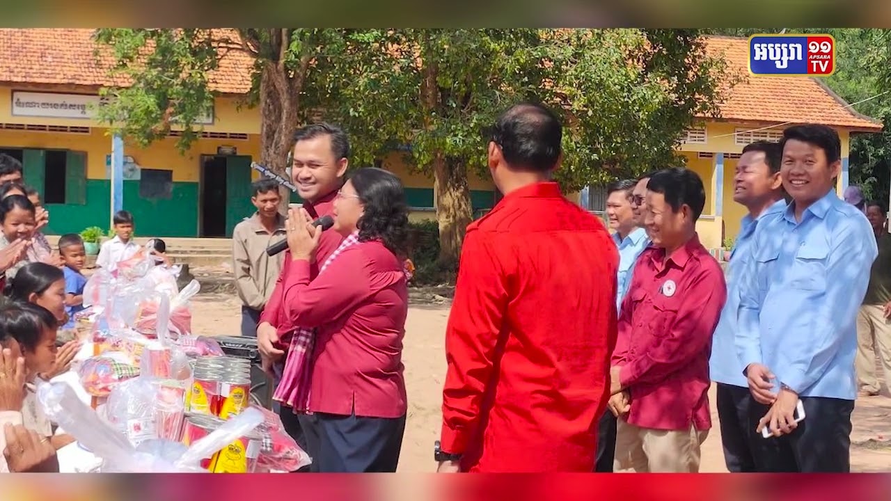 ពលរដ្ឋរងគ្រោះទឹកជំនន់២០៦គ្រួសារ នៅកំពង់ឆ្នាំង ទទួលអំណោយកាកបាទក្រហម (Video Inside)