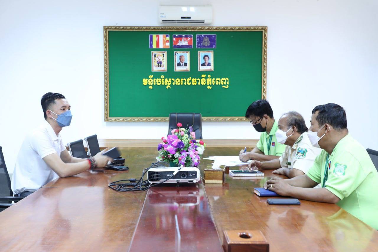 សមត្ថកិច្ចបានអប់រំប្រជាពលរដ្ឋ ឲ្យបញ្ឈប់ការចោលសំរាមទៅក្នុងទន្លេ