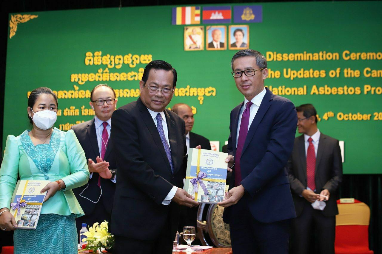 រដ្ឋមន្ត្រីក្រសួងស្នើដល់ ស្ថាប័នពាក់ព័ន្ធពិនិត្យលទ្ធភាពរៀបចំនូវបទប្បញ្ញត្តិ ដើម្បីឱ្យកម្ពុជាអាចឈានទៅដល់លប់បំបាត់ការប្រើប្រាស់អាសបេស្តុស