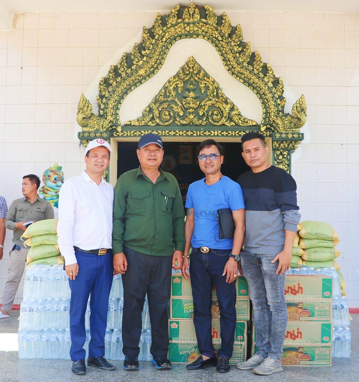 ក្រុមសប្បុរសជនវៃក្មេងតំណាងក្រុមហ៊ុនបញ្ចាំHMCនាំយក អំណោយប្រគល់ជូន រដ្ឋបាលក្រុងប៉ោយប៉ែតសម្រាប់បម្រើការងារមនុស្សធម៌ ស្ថិតក្នុងកាលៈទេសៈដ៏លំបាកនៃ គ្រោះធម្មជាតិ ទឹកជំនន់