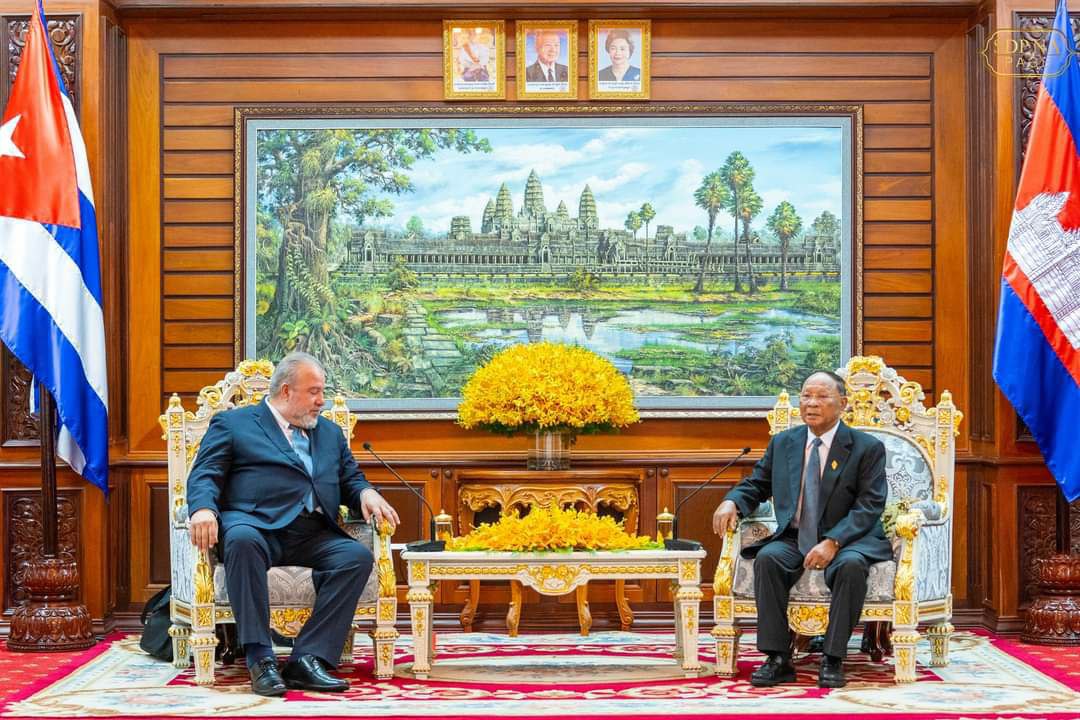 ប្រធានរដ្ឋសភាកម្ពុជាសន្យានឹងដឹកនាំគណៈប្រតិភូទៅទស្សនកិច្ចផ្លូវរដ្ឋនៅគុយបា