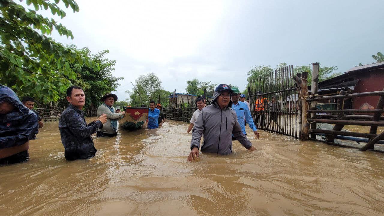 មន្ត្រីកសិកម្ម ថាទឹកជំនន់ឆ្នាំនេះអាចនឹងជន់យូរជាងមុន តែមិនអាច ធ្វើឱ្យប៉ះពាល់ដល់ការនាំចេញស្រូវ-អង្កររបស់កម្ពុជាឡើយ