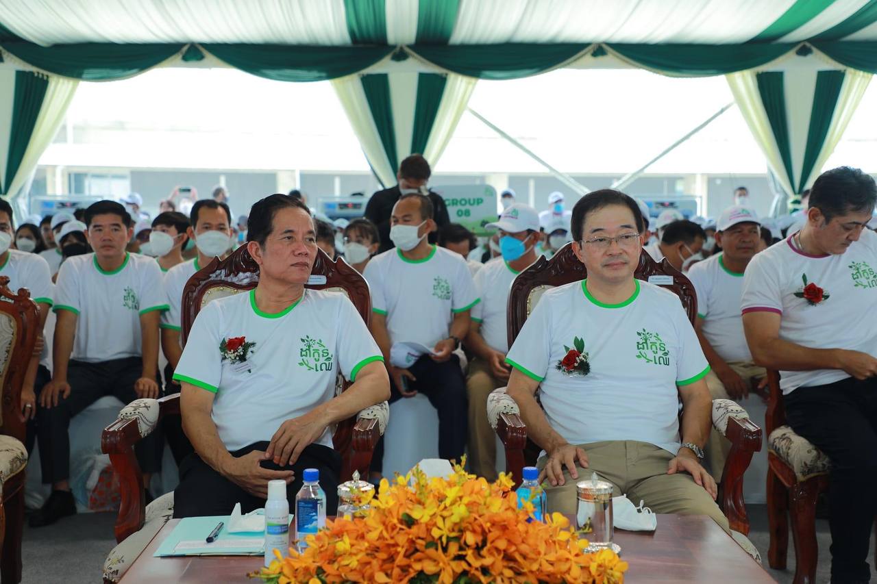 យុទ្ធនាការដាំកូនឈើចំនួន ៨០០០ពាន់ដើមក្នុងបរិវេណផ្សារទំនើប អុី អនម៉ល មានជ័យ