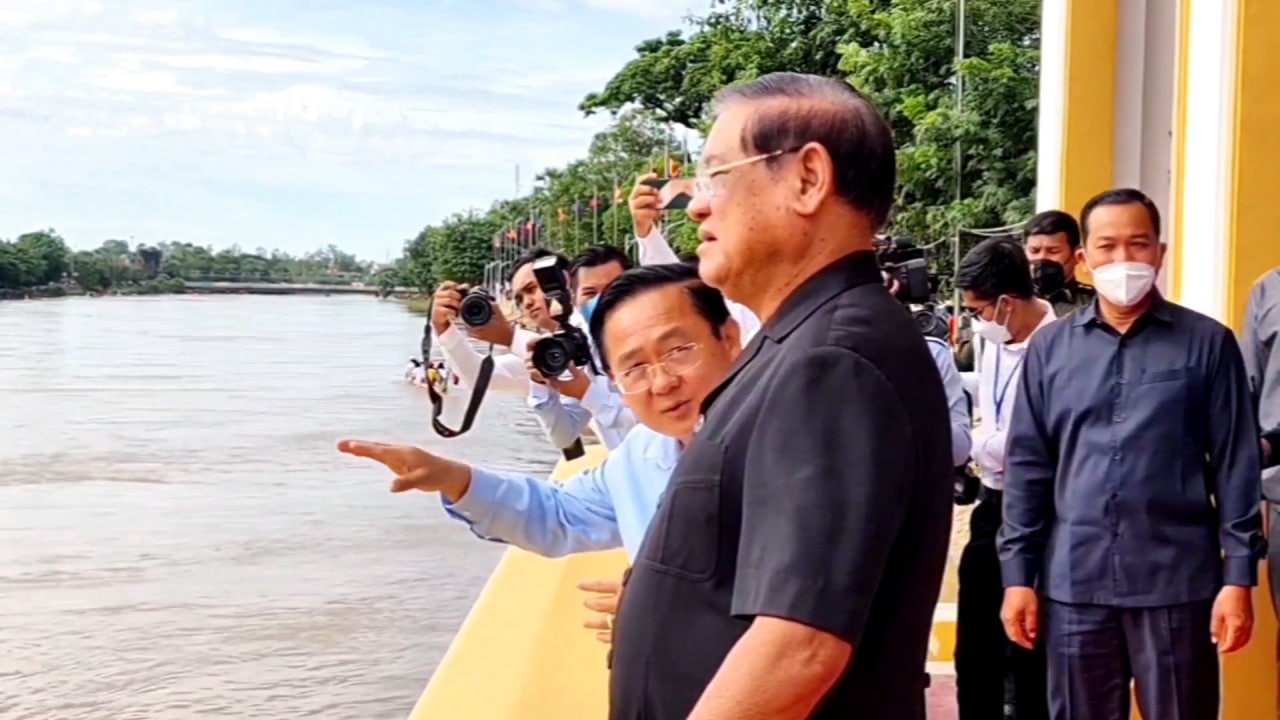 សម្តេចក្រឡាហោម៖ វេទិកាអុំទូកថ្មី របស់ខេត្តបាត់ដំបង ជួយ លើកកម្ពស់សោភ័ណភាពទីក្រុងបាត់ដំបង និងកាន់តែ បង្កើនការ ទាក់ទាញទេសចរថែមទៀត