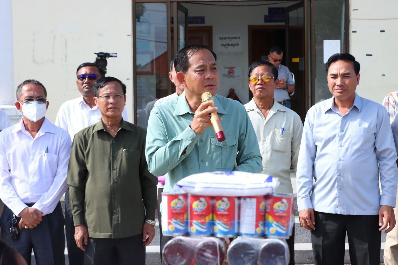 ប្រជាពលរដ្ឋចំនួន ២០០គ្រួសារ រស់នៅក្នុងក្រុងស្ទឹងសែន ទទួលបានស្បៀងពីសម្តេចតេជោ ហ៊ុន សែន