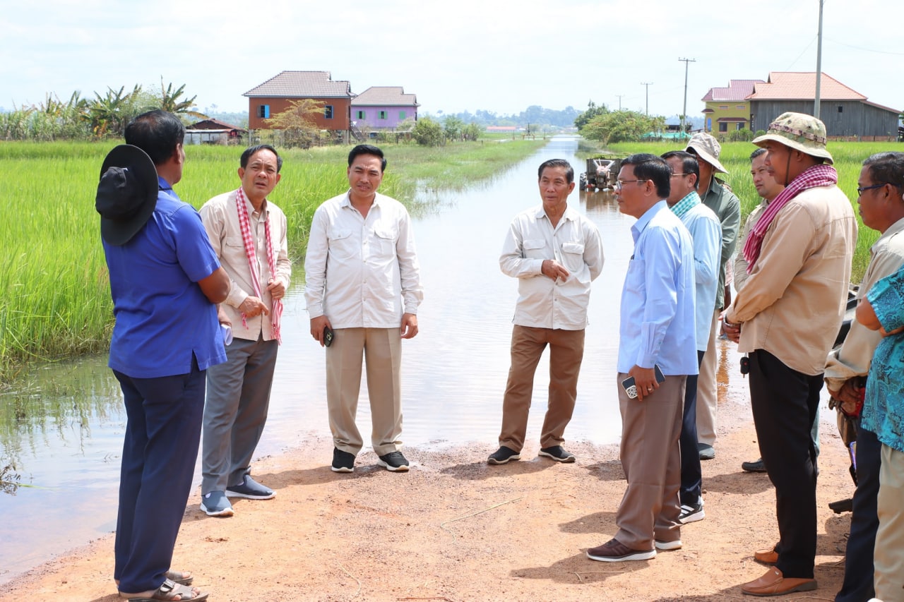 ពលរដ្ឋដែលរងគ្រោះដោយសារទឹកជំនន់ នៅខេត្តកំពង់ធំស្នើសុំឱ្យអាជ្ញាធរជួយសម្របសម្រួលជាមួយស្ថាប័នកម្ចីប្រាក់