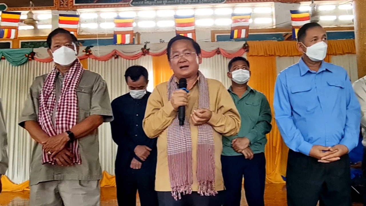 ប្រជាពលរដ្ឋរងគ្រោះដោយជំនន់ទឹកភ្លៀងចំនួន ៦០០គ្រួសារ ក្នុងស្រុករតនមណ្ឌល និងស្រុកបវេល ទទួលបានស្បៀងបម្រុងពីរាជរដ្ឋាភិបាលកម្ពុជា តាមរយៈប្រធានគណៈកម្មាធិកាគ្រោះមហន្តរាយ ខេត្តបាត់ដំបង