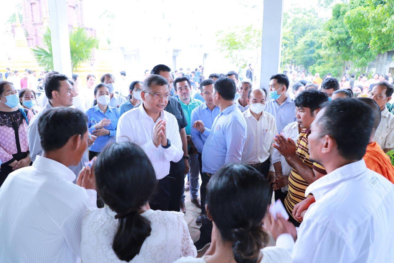 រដ្ឋមន្ត្រីក្រសួងអប់រំ អញ្ជើញចូលរួមរំលែកមរណទុក្ខនិងគោរពវិញ្ញាណក្ខន្ធជាមួយក្រុមគ្រួសារសពកុមារ ទាំង ១១រូប ដែលបានទទួលមរណភាព នៅក្នុងឧប្បទ្ទវហេតុលិចទូកចម្លង