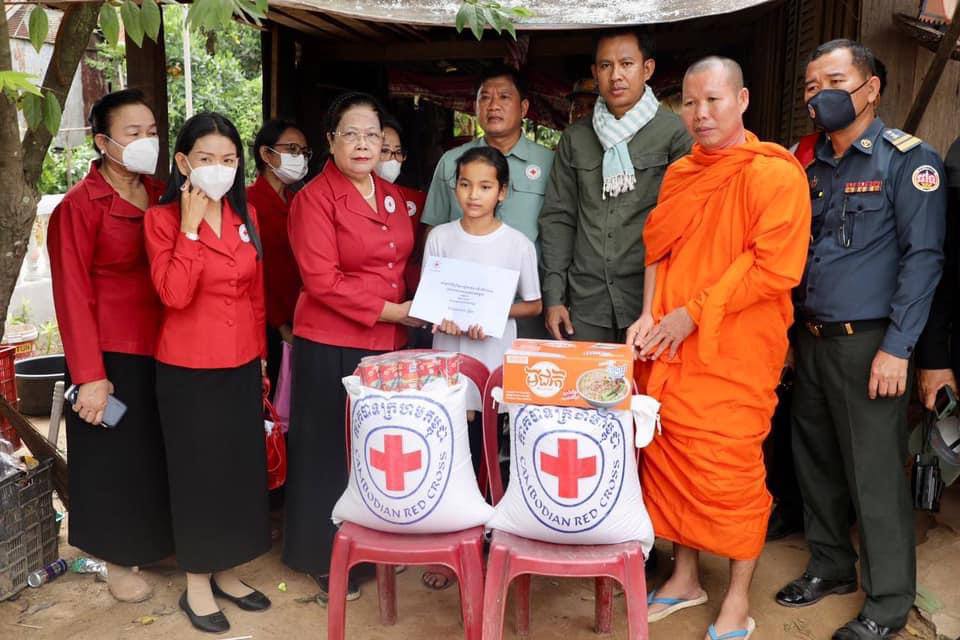 អ្នករស់រានមានជីវិតក្នុងឧប្បទ្ទវហេតុលិចទូកដរ ក្នុងឃុំកំពង់ភ្នំ ខេត្តកណ្តាល បានទទួលការឧបត្ថម្ភពីសម្តេចកិត្តិព្រឹទ្ធបណ្ឌិត ប៊ុន រ៉ានី ហ៊ុនសែន