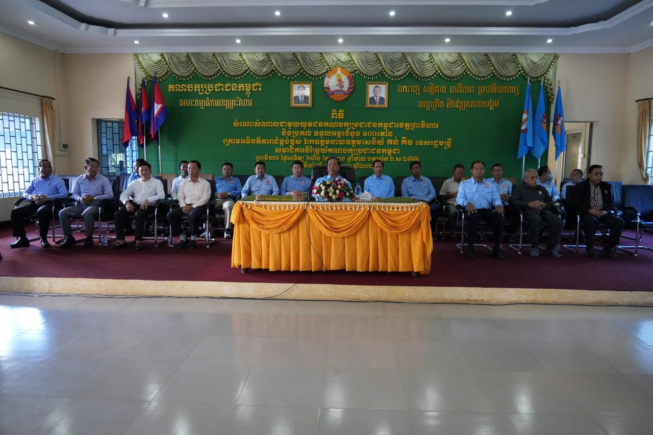 សម្តេចតេជោ ហ៊ុន សែន និងសម្តេចកិត្តិព្រឹទ្ធបណ្ឌិត ផ្តល់អង្ករ ២០០តោន ចែកពលរដ្ឋ រងគ្រោះដោយទឹកជំនន់