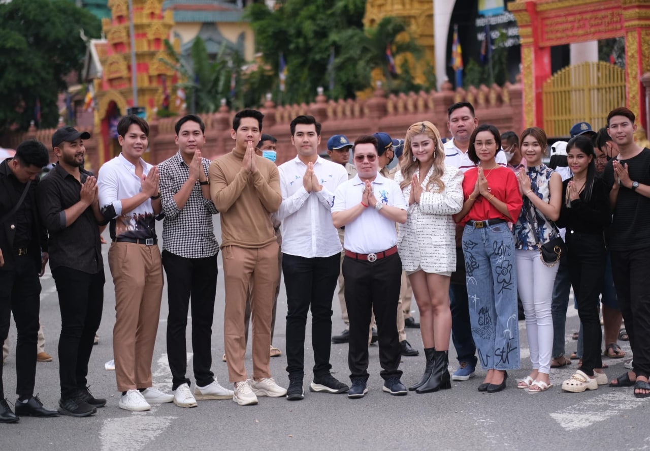 តាស៊ីក្លូ និងប្រជាពលរដ្ឋក្រីក្រីជាង ៥០០នាក់ទទួលបានអំណោយសប្បុរសធម៌ពីម្ចាស់ក្រុមហ៊ុន NK Molika Beauty ក្រោមពាក្យស្លោក “ខ្មែរជួយខ្មែរ”
