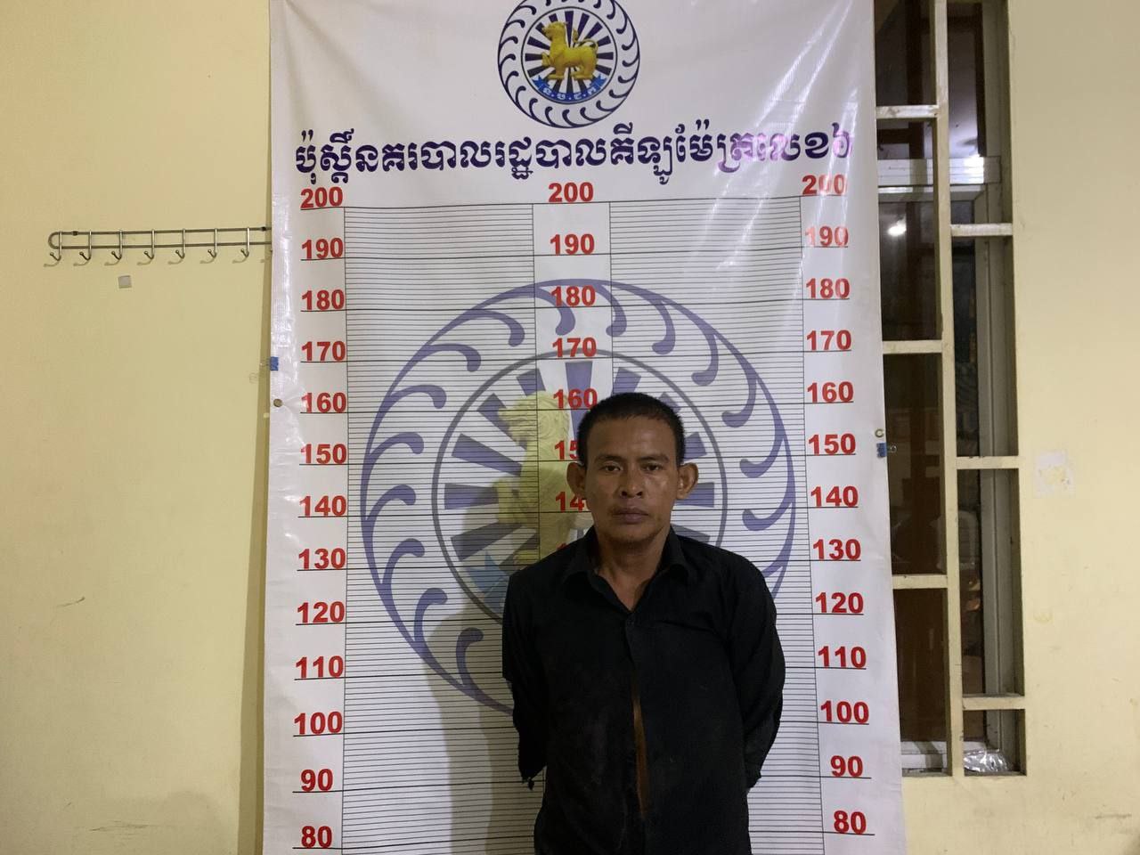 នគរបាលខណ្ឌឬស្សីកែវ បង្រ្កាបករណីគាស់ដំបូលតូប ចូលលួចអាយផែត ឃាត់ខ្លួនជនសង្ស័យម្នាក់
