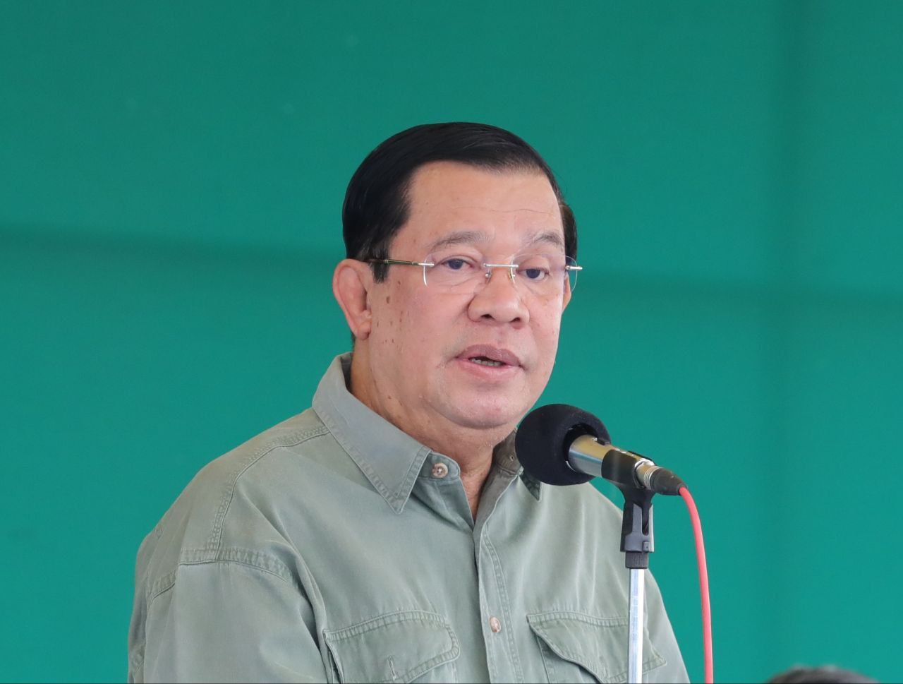 សម្ដេចតេជោ ហ៊ុន សែន រំលឹកដល់រដ្ឋមន្ត្រីកសិកម្ម ឲ្យរកវិធីផលិតពូជស្រូវនៅក្នុងស្រុក ខណៈគ្រាប់ពូជ ៧ពាន់តោន ត្រូវបានចែកជូនពលរដ្ឋរងគ្រោះដោយទឹកជំនន់
