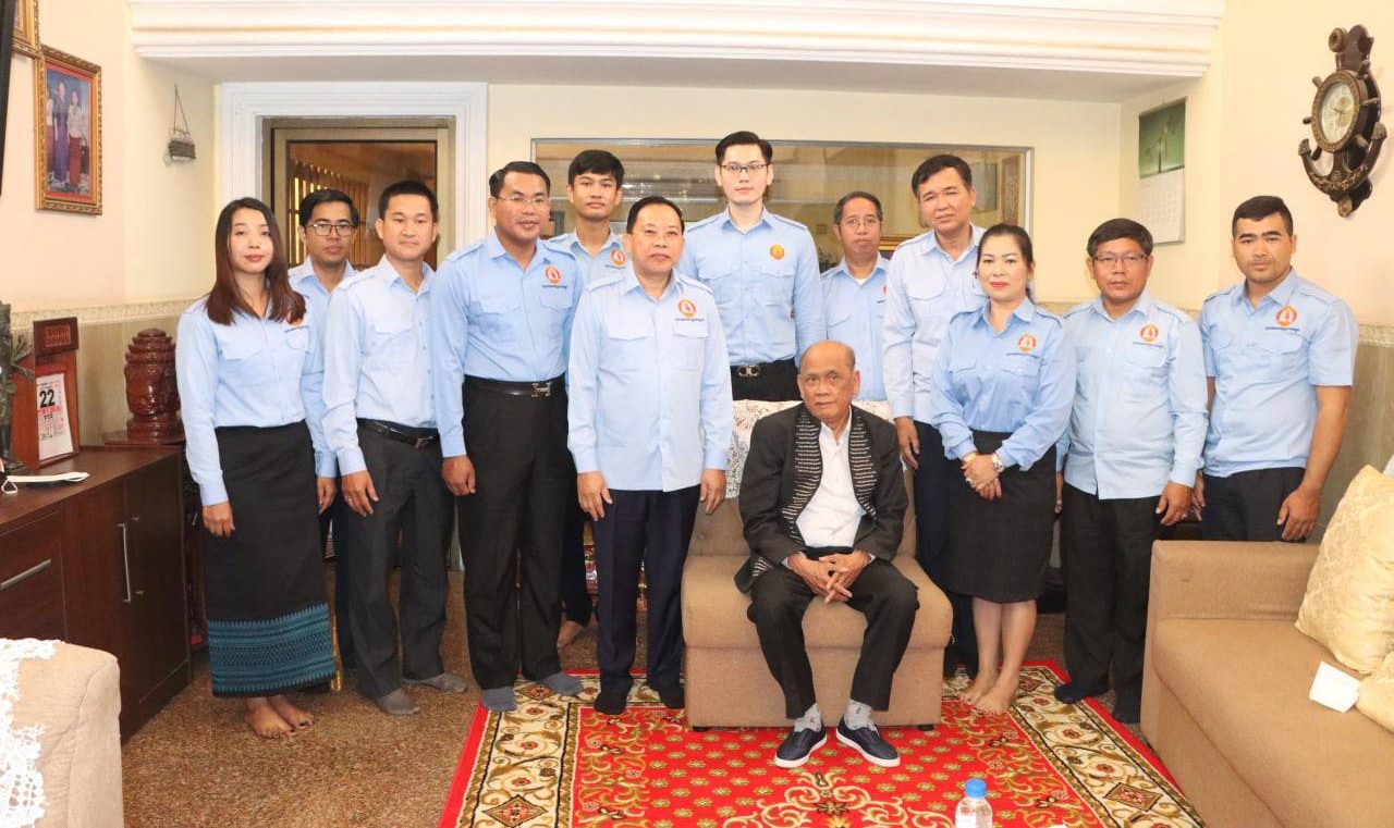 ប្រតិភូយុវជនគណបក្សប្រជាជនកម្ពុជាថ្នាក់កណ្តាល អញ្ជើញ សួរសុខទុក្ខ ឯកឧត្តម នុត សាអាន សមាជិកគណៈកម្មាធិការកណ្តាលគណបក្សប្រជាជនកម្ពុជា ដល់គេហដ្ឋាន