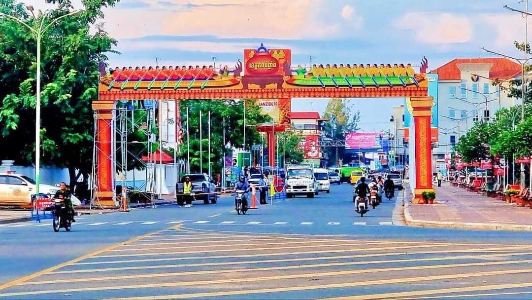 រដ្ឋបាលខេត្តរៀបចំលើកផ្ទាំងរូបភាព និងដាក់ភ្លើងចម្រុះពណ៌ក្នុងក្រុងកំពង់ឆ្នាំង ស្វាគមន៍បុណ្យអុំទូក អកអំបុក និងសំពះព្រះ ខែនៅដើមខែវិច្ឆិកា ខាងមុខនេះ